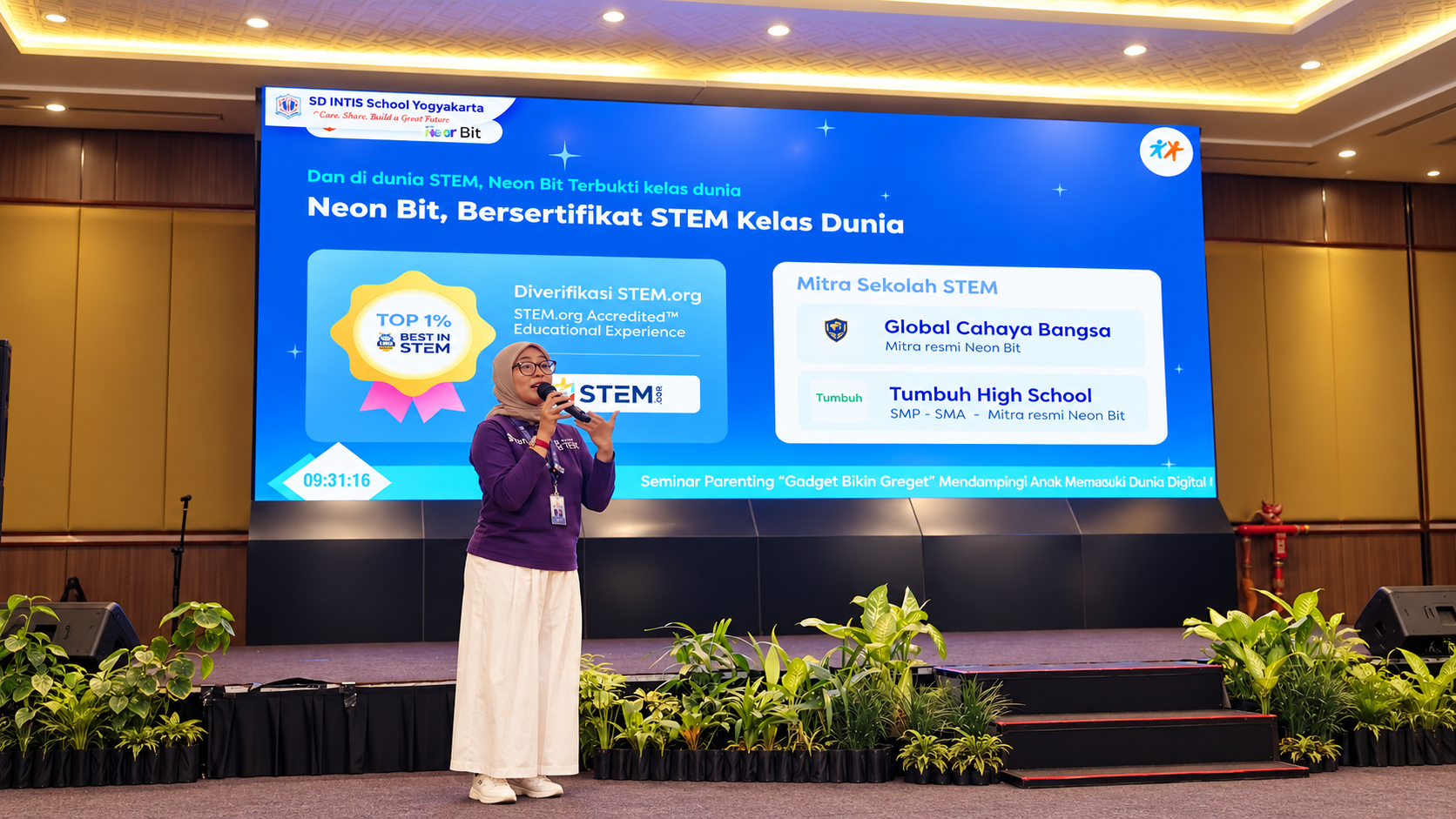 Neon Bit Perkenalkan STEM dalam Seminar Parenting SD INTIS Yogyakarta